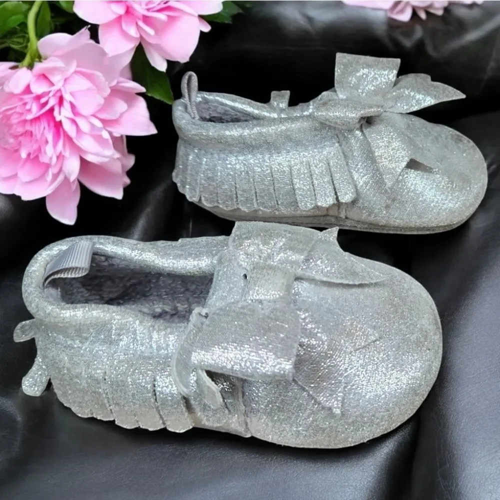 Baby Silver Moccasins 6 9 Month Metallic Bow Crib Shoes First Steps Photo Outfit